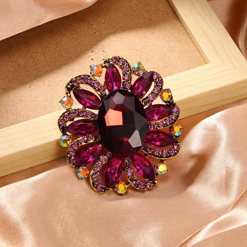 European & American Fashion Crystal Flower Brooch: Alloy, Diamond Women's Clothing Accessory