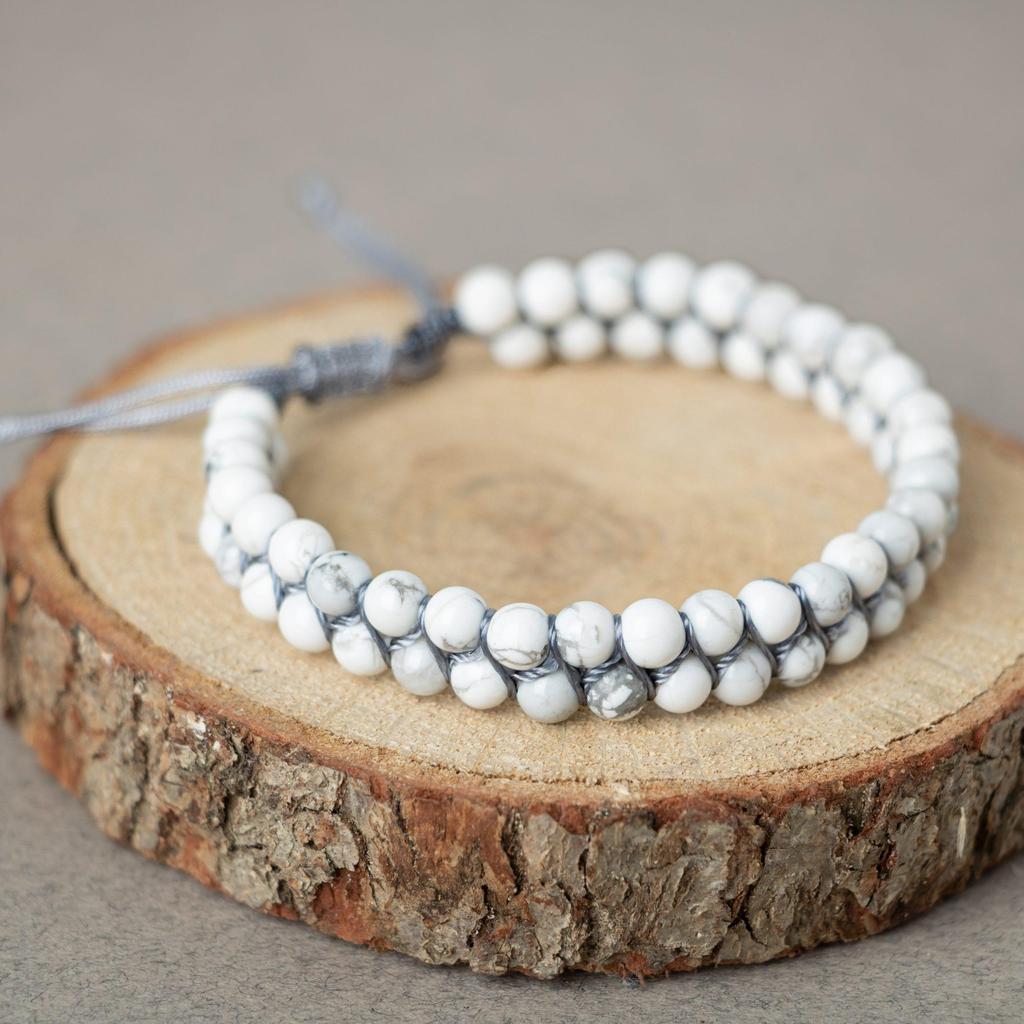 Howlith 4 mm zweireihiges Natursteinarmband