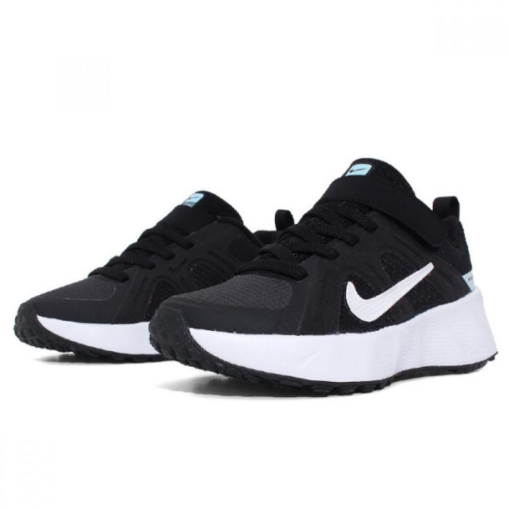 Nike Metro Tek Sneakers