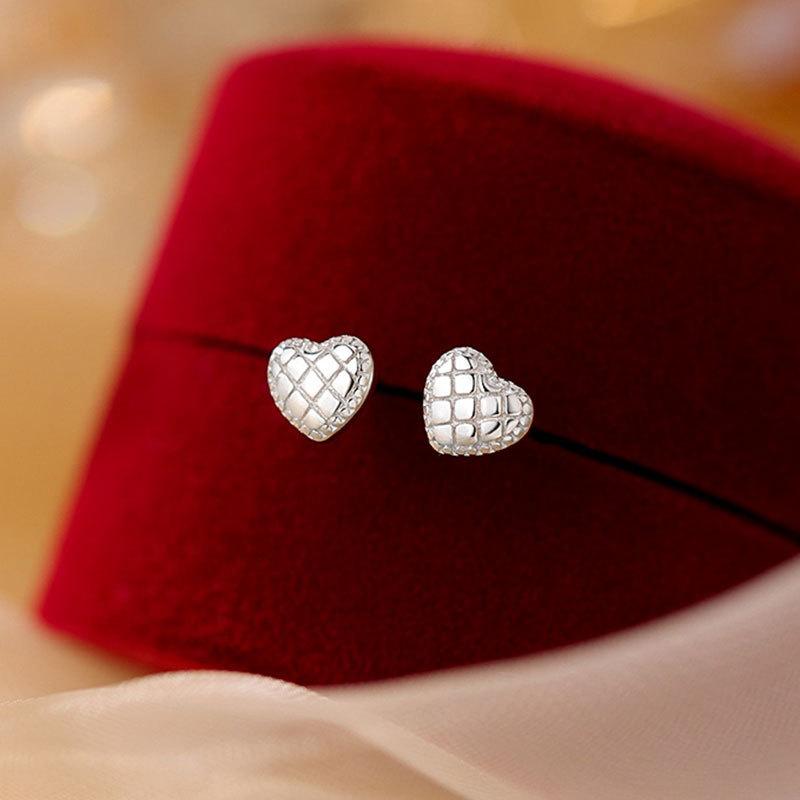 Liebesohrringe für Frauen mit Nischendesign Ohrringe für Frühling und Sommer Neue Leichte Luxusohrringe