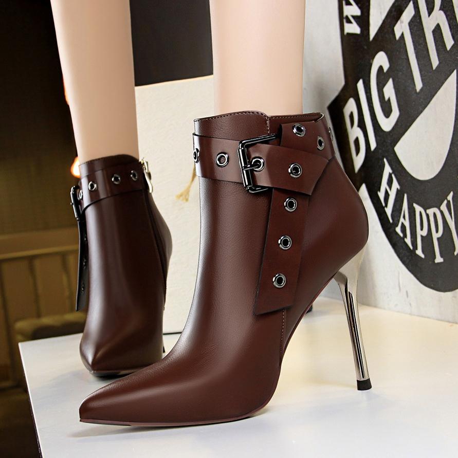 

Европейские и американские рыцарские сапоги в стиле ретро на тонком каблуке 10,5 см, очень высоком каблуке, сексуальные короткие сапоги с тонкой остроконечной пряжкой для ночного клуба 35 кофейный