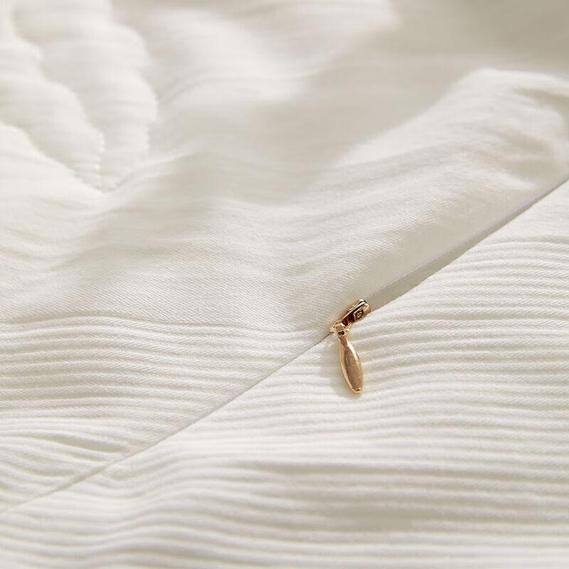 Jacquard Soybean Fiber All-Season Comforter