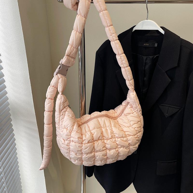 

Осень и зима Складки облаков Персонализированная нишевая сумка через плечо с бриллиантами Корейская высококачественная текстурированная сумка-мессенджер для девушки