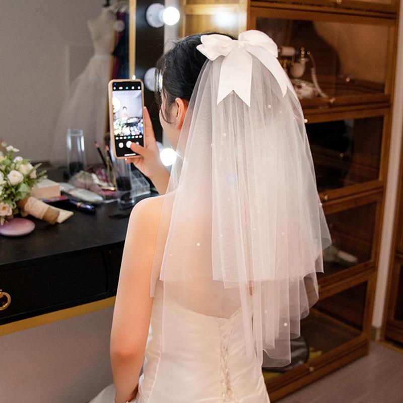 1 pièce Voile de mariée court bord dentelle Élégant nœud Perle Accessoires de mariage Double couche Tulle blanc pour femmes