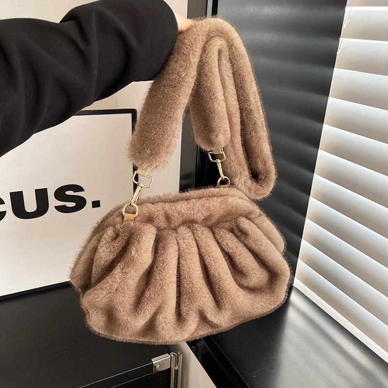 Soft Faux Fur Small Shoulder Bags for Women Wrinkle Relaxed Texture Cloud Shell Bag Winter Fashi Plush Handbags Crossbody Bag