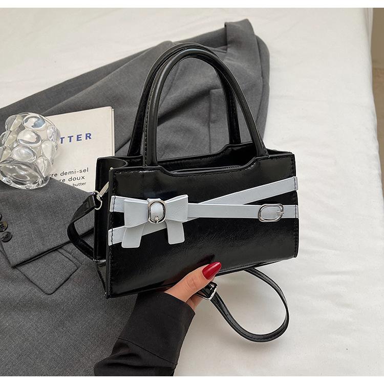 

2025 лето новая сумка женская нишевая корейская версия бант на плечо молния сумка-мессенджер простая универсальная сумочка