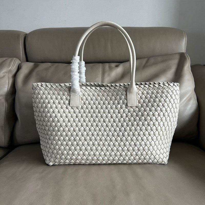 Premium texture woven hand-held women s bag, simple and fashionable hand-held shopping bag, tote bag, large-capacity commuter child and mother bag.