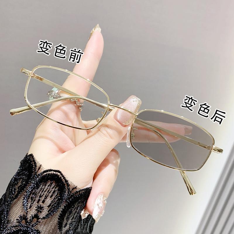 

Intelligent Photochromic Myopic Eyeglasses for Women Vintage Retro Trendy Minus Sight Sunglasses 2 in 1 Farsighted Glasses Diopter 0 Not changing color
