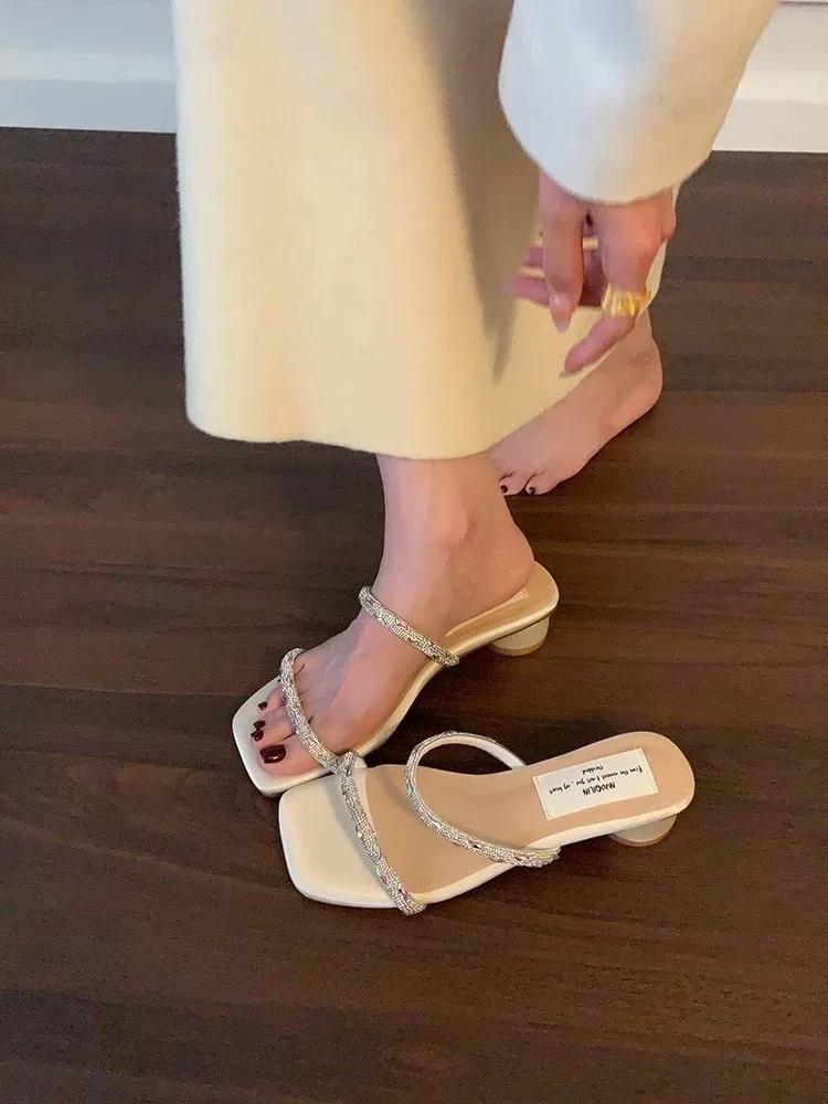 

Мода Новые Летние Сексуальные Босоножки с Открытым Носком Женские Водяной Бриллиант Блестящие Головные Банкетные Высокие Каблуки Резиновые Женские Шлепанцы с Квадратным Носком 35