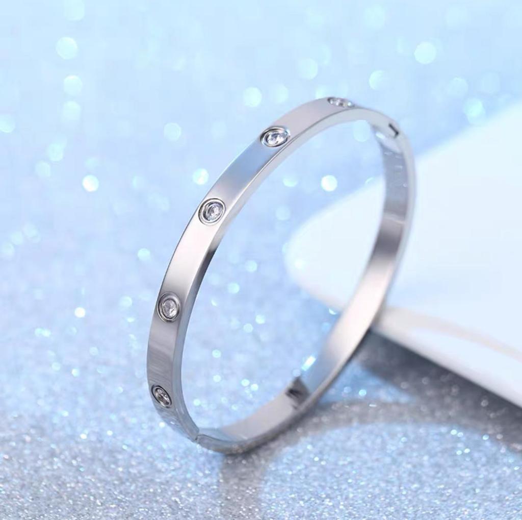 Lichtechtes Luxus-Diamantarmband aus Titanstahl – trendig, leicht und hochwertig