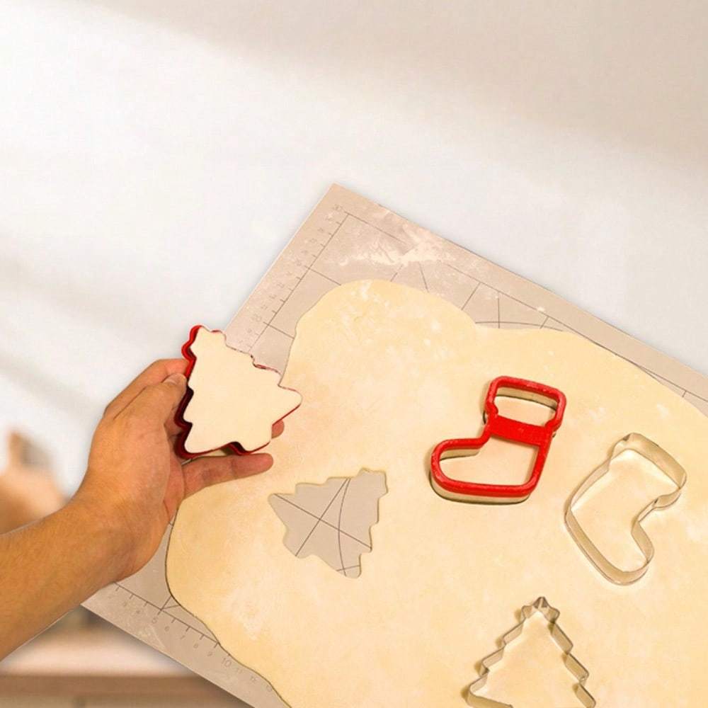 2/4pcs Christmas Cartoon Shape Cookie Cutters Anti-Pressure Hand Baking Tools DIY Biscuits Dough Cutter Fondant Cake Mold