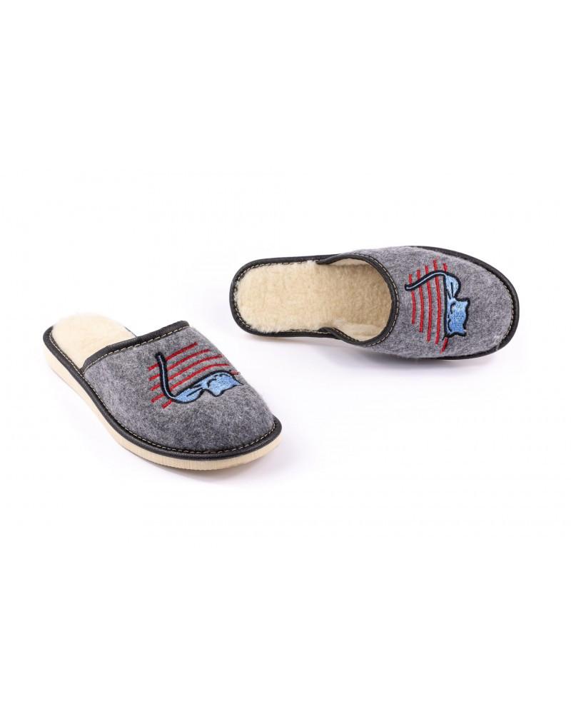 Women's winter slippers with a sleeping cat graphic 36