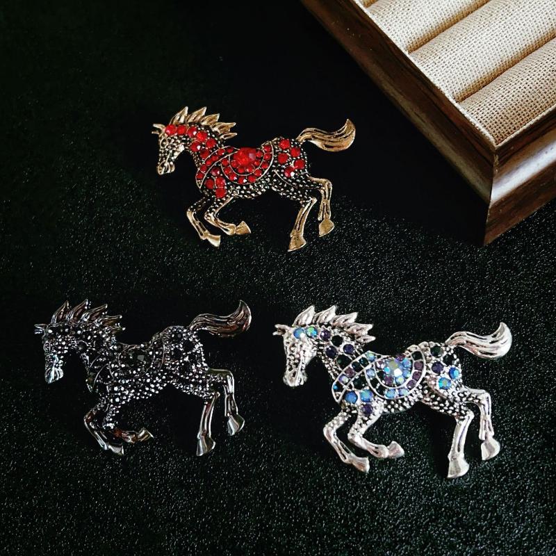 Classic Rhinestone Horse Brooches Zodiac Animal Lapel Pins For Women Casual Party Clothing Accessories New Year Gifts