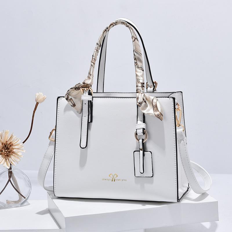 

Ladies bag summer new fashion middle-aged shoulder messenger bag atmospheric mother bag versatile handbag белый