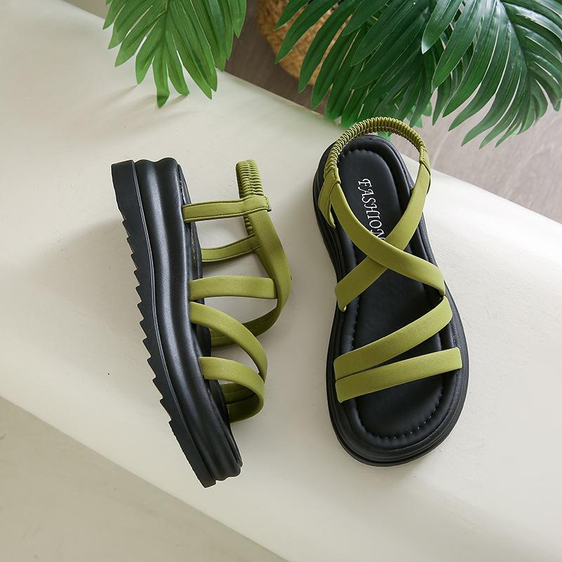 Sandals female 2025 summer new fairy wind round head cross belt casual muffin platform fashion beach roman shoes