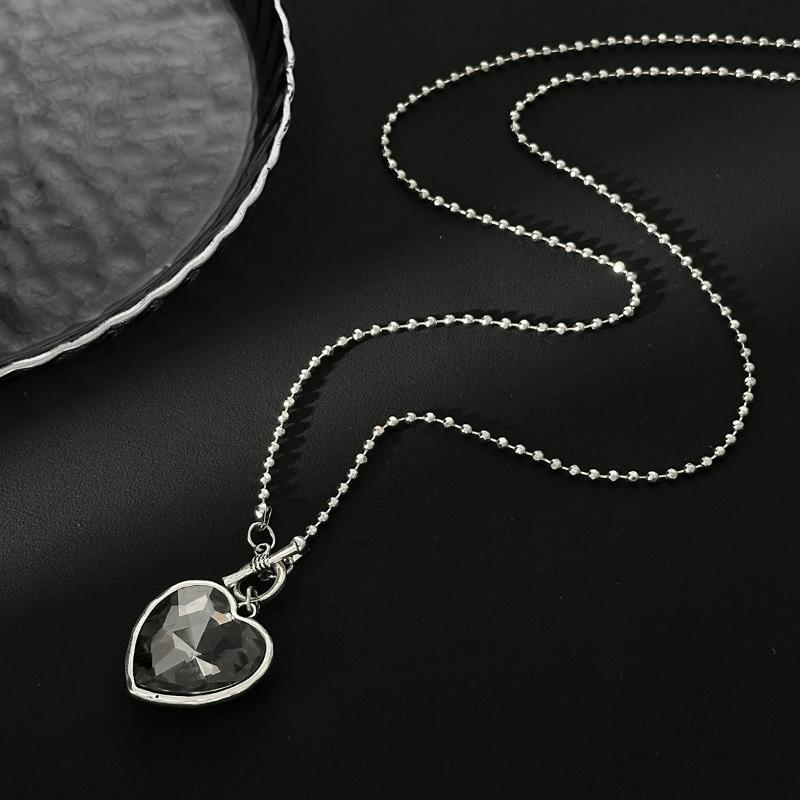 Sparkling Heart-Shaped Inlaid Pendant Necklace Winter Sweater Chain For Women Banquets Party Jewelry Gifts