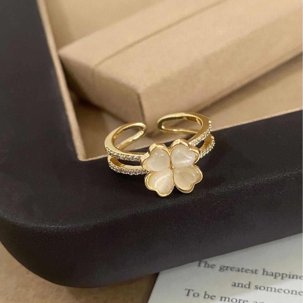 Exquisite French Rotatable Cat s Eye Flower Open Ring for Women: Elegant Luxury Jewelry