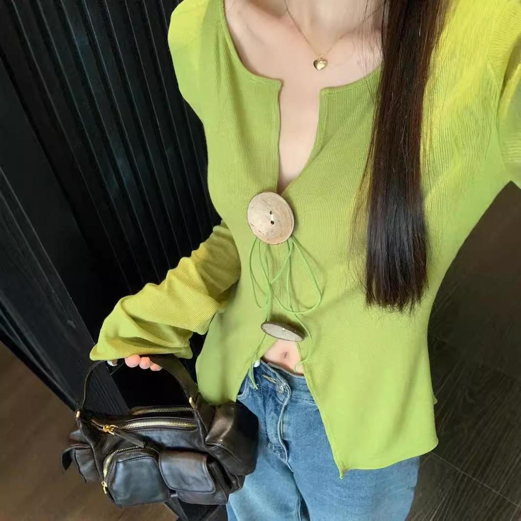 Chic V-Neck Long-Sleeve Slim Fit Black Top for Women