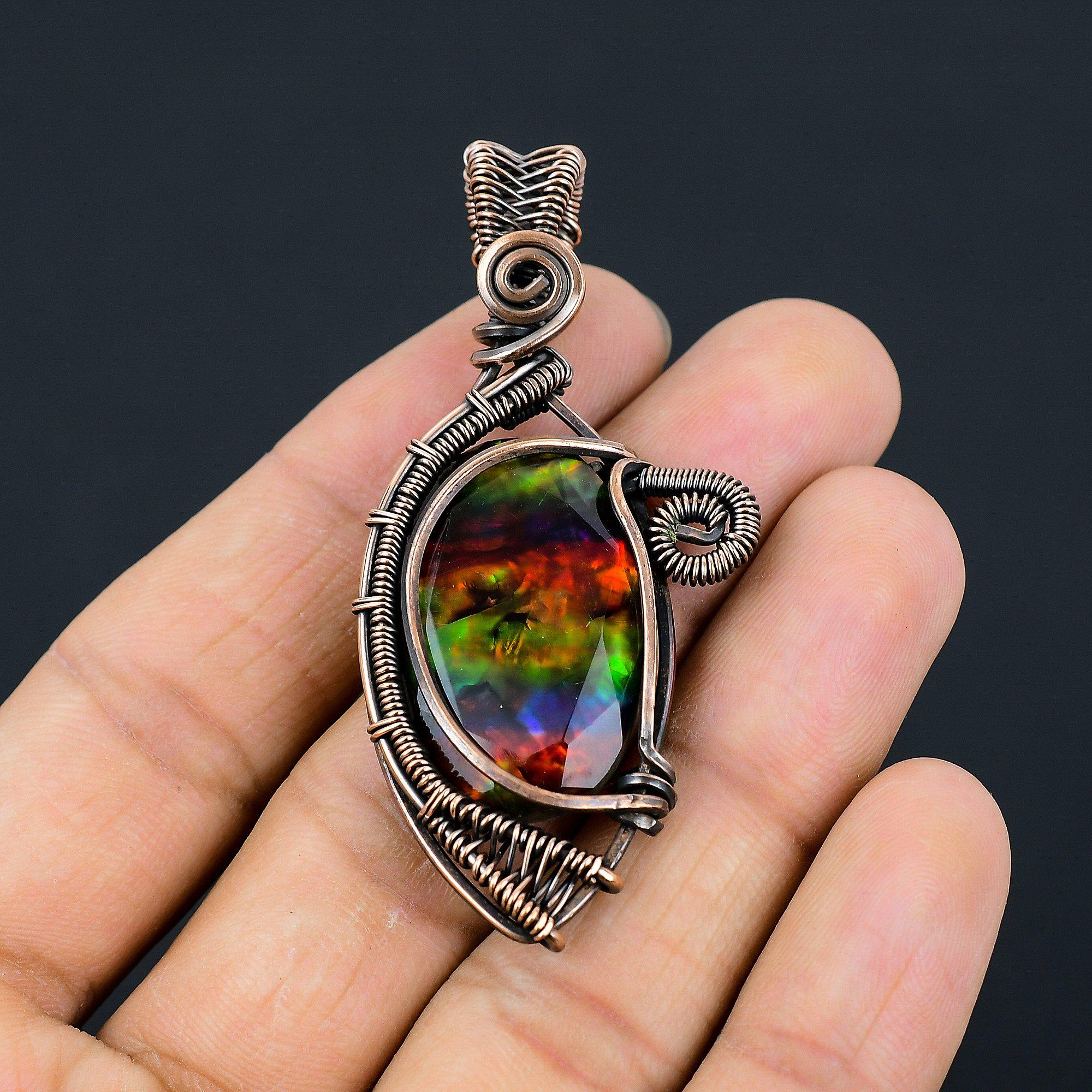 Подвеска из медной проволоки с аммолитовым камнем — фото 4