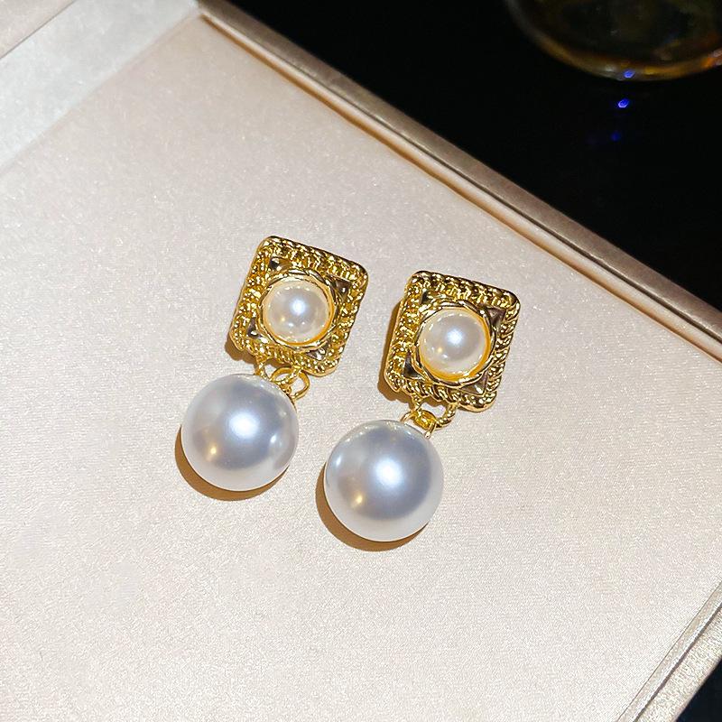 French Retro Zircon & Pearl Geometric Stud Earrings: Luxurious and Fashionable Accessories for Women