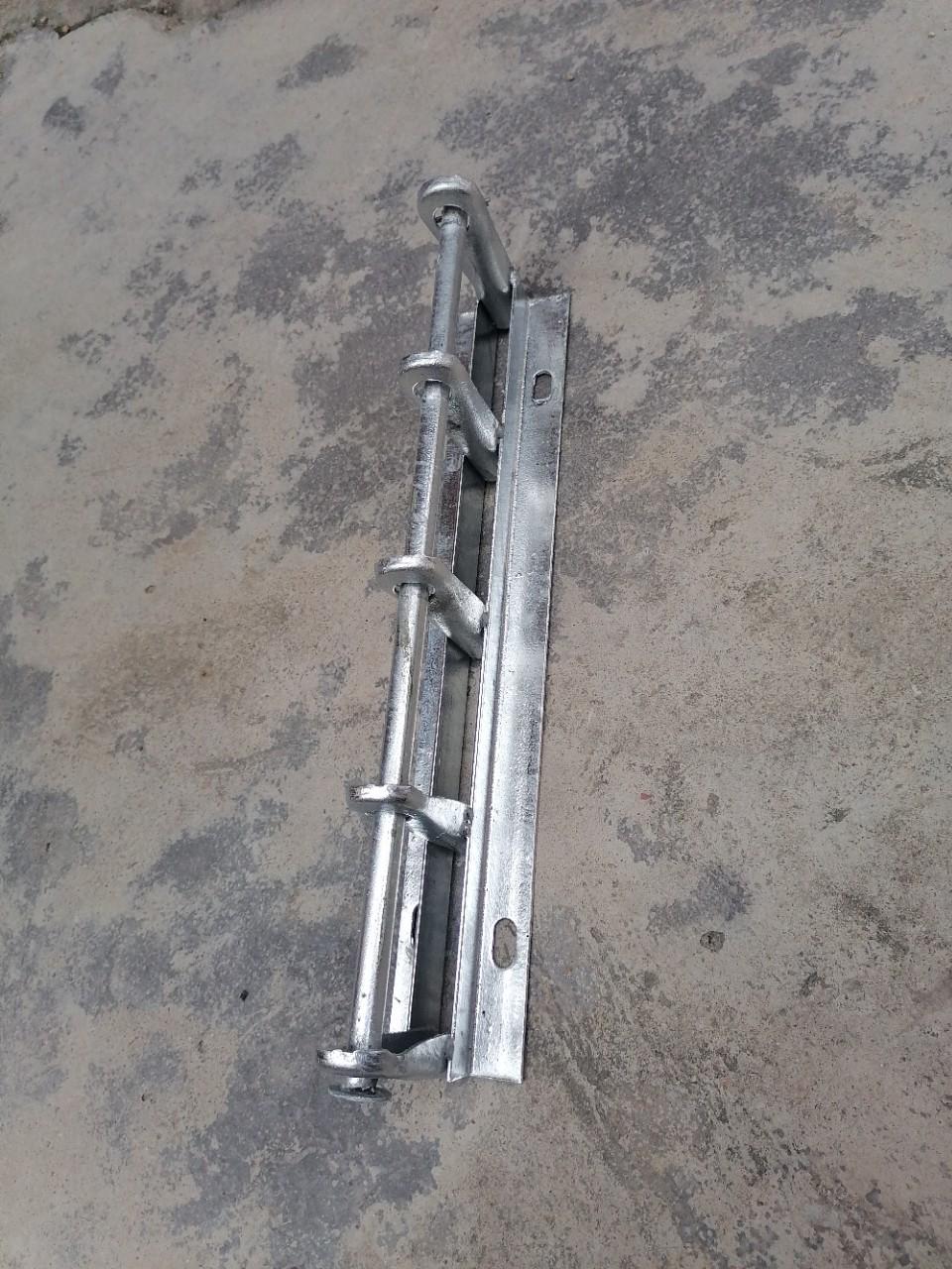 Оцинкованный Низковольтный Оттяжной Кронштейн - Утолщенный Четырехпозиционный Одностоечный Уличный Код 440x7x11