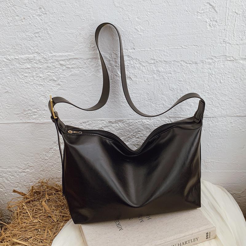 Large Capacity Tote Bag Autumn and Winter New Versatile Commuter Shoulder Underarm Bag Premium Texture Handbag