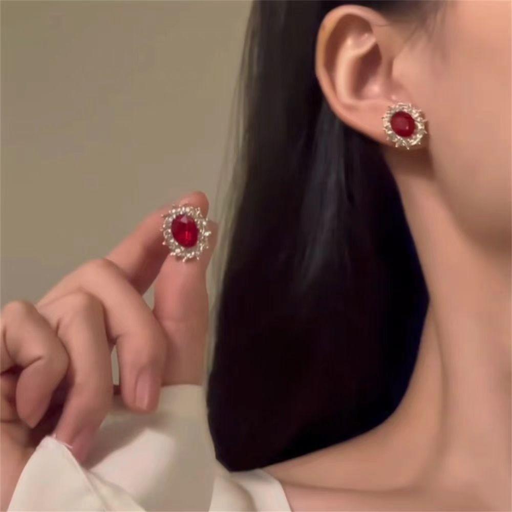 Vintage court style red diamond necklace earrings set light luxury high sense super flash neck chain vtage collarbone chain women