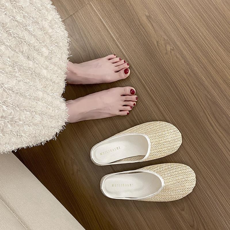 Mori Urlaubsstil Tasche Kopf gewebte Halbschuhe Damen 2025 Sommer neue Kleidung atmungsaktiver runder Kopf lässige coole Hausschuhe