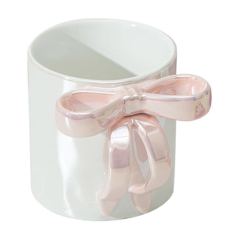 Elegante Keramiktasse mit Schleifenknoten