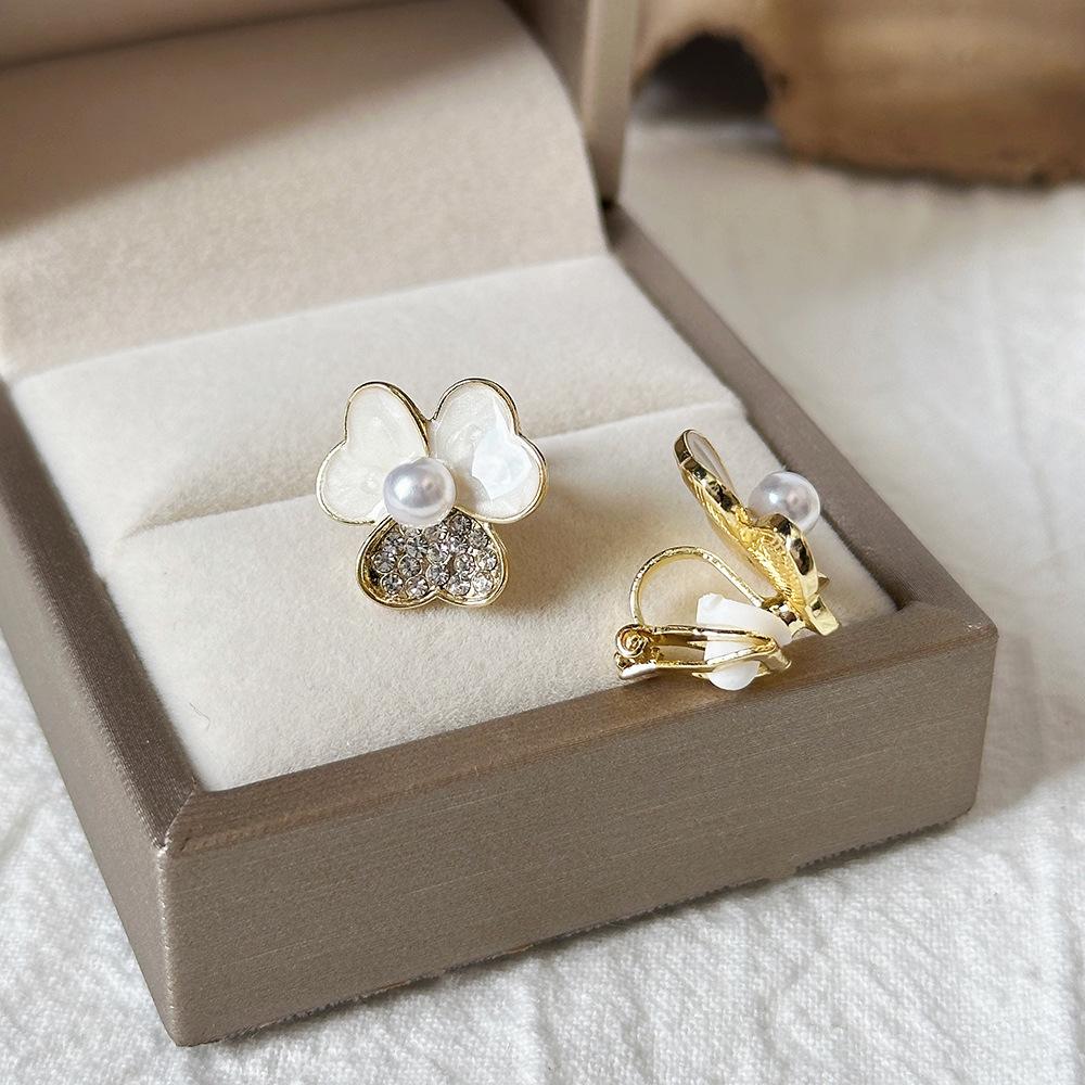 Korean Xiaoxiang Love Heart Earrings: High-End Summer Sweet Design with Niche Oil Drop Accents