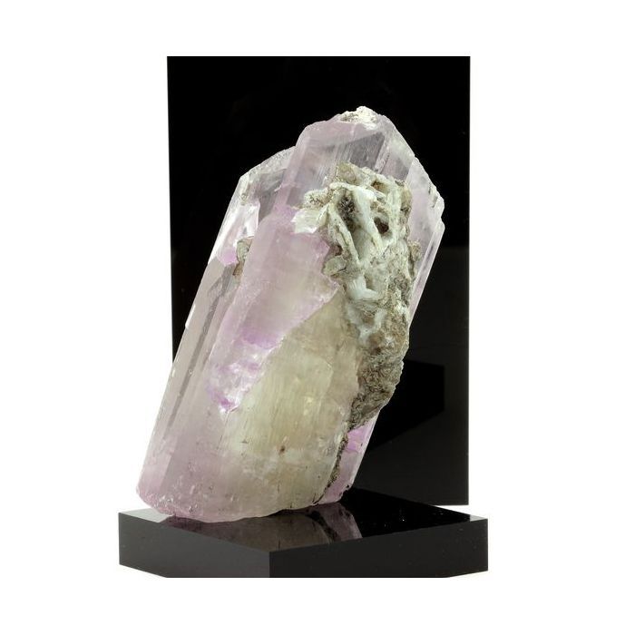 Kunzite 818.3 carats