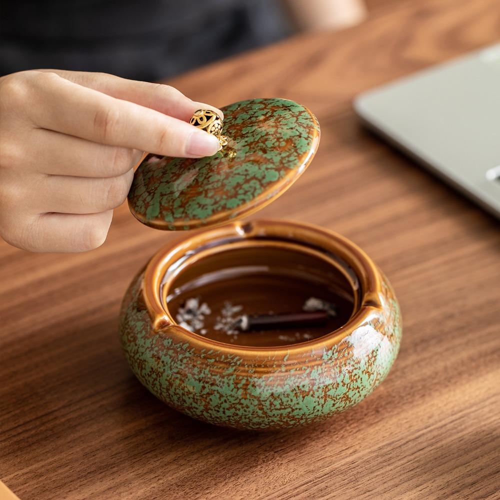 Round Ashtray with Lid Ceramic Wind-proof Fly Ash Ashtray Household Living Room Luxury Creative Decorative Accessories Ashtray