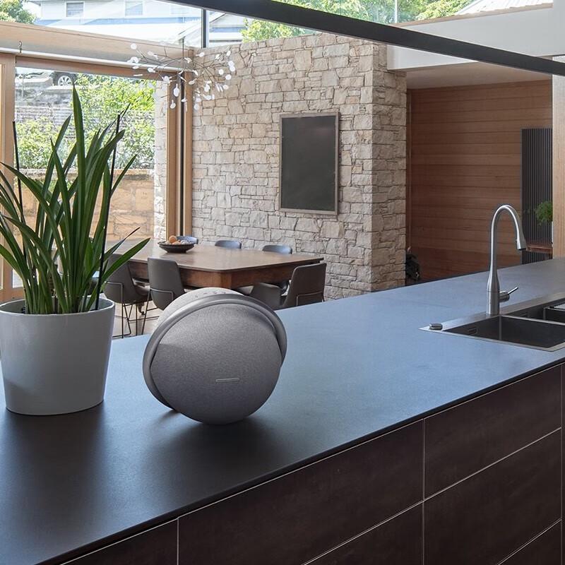 

Harman Kardon Onyx Studio 7 Portable Bluetooth Speaker