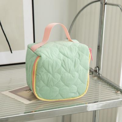 New Portable Makeup Bag Cute Love Pattern Korean Version Travel Handbag Large Capacity Makeup Storage Wash Bag Travel Use