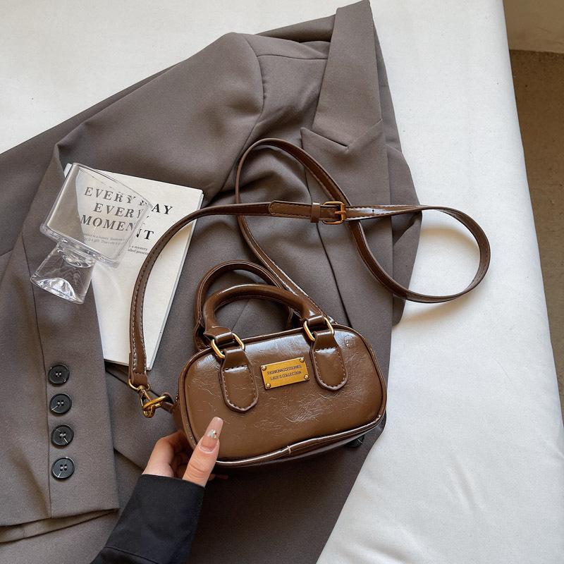 Premium retro small bag women's new autumn and winter versatile messenger bag portable small square bag
