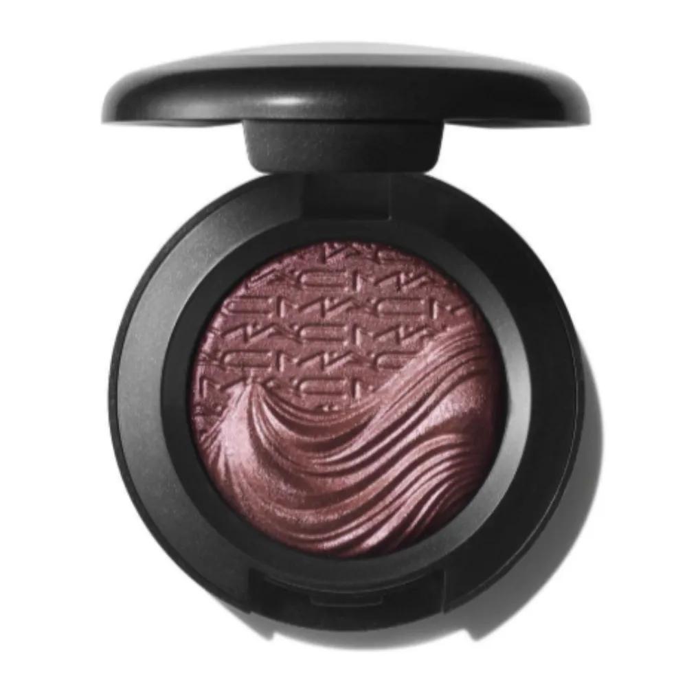 MAC Extra Dimension Eyeshadow Armorous Alloy