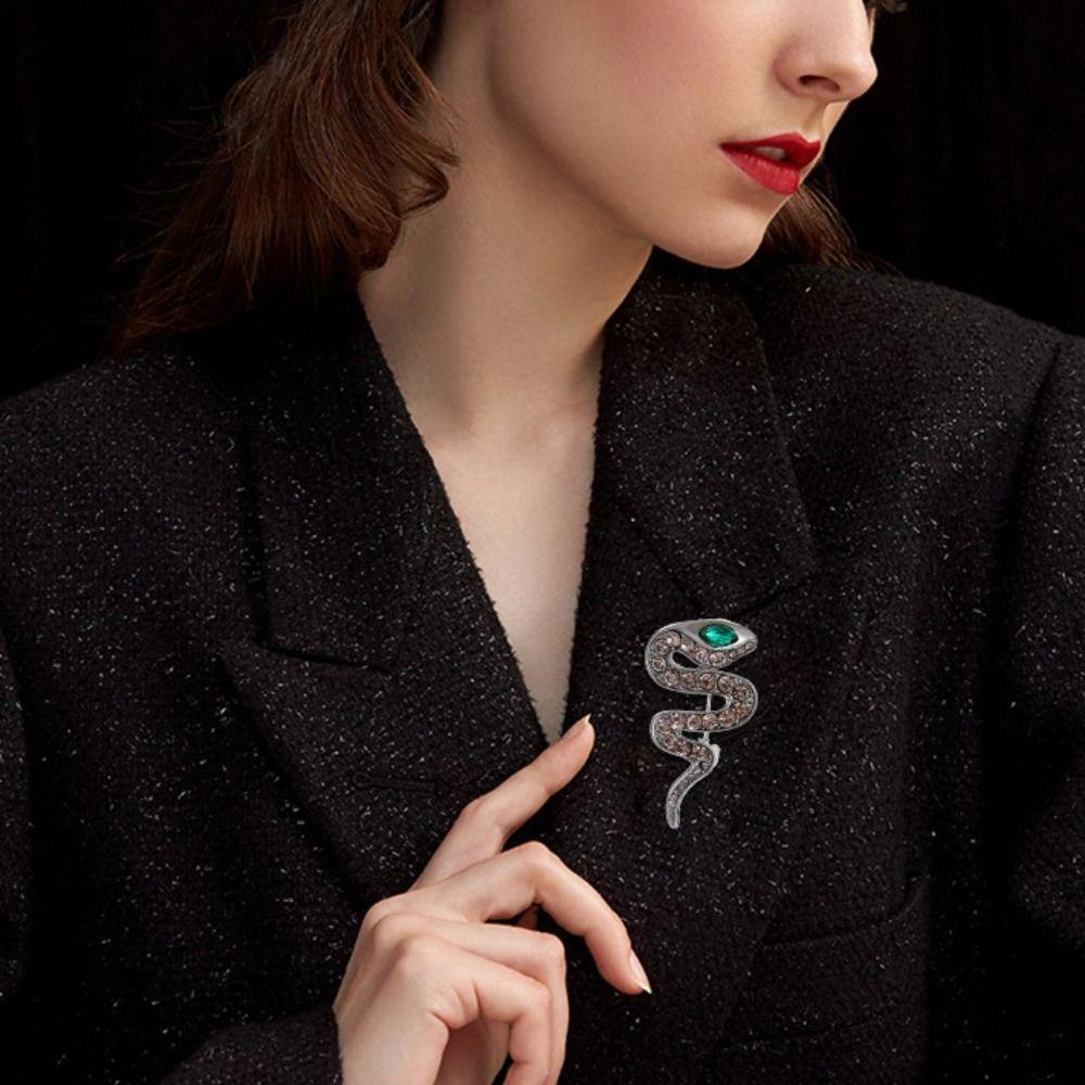 Zinc Zinc Alloy Rhinestone Animal Collar Pins Vintage Metal Snake Lapel Pin Zodiac Snake Brooch New Year
