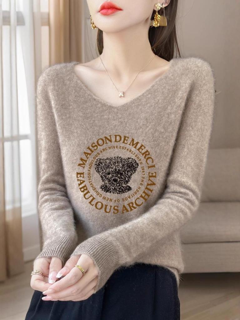 Autumn/Winter V-neck Knitwear with Digital Print and Seamless Design for Women