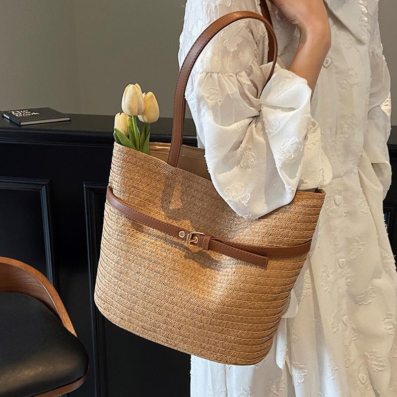 Summer new high-end leisure seaside vacation style straw woven bag fashionable simple large capacity shoulder tote bag women