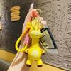 Entzückender dehnbarer Giraffen-Schlüsselanhänger Niedliches Cartoon-Auto-Accessoire Geschenk für Frauen