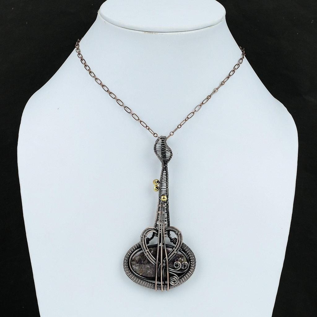 Colgante de Charoíta Colgante Envuelto en Alambre de Cobre Joyería Hecha a Mano Colgante de Piedra Preciosa Joyería Envuelta en Alambre de Cobre Colgante de Guitarra Regalo Especial para Mujer