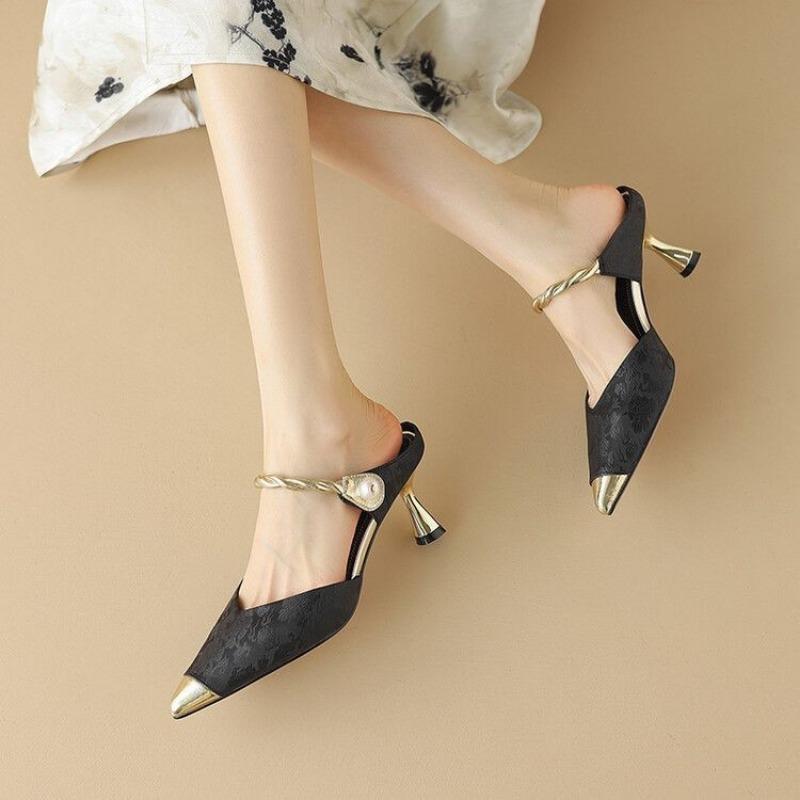 Korea Style Shoes Outside Women's Slippers And Ladies Sandals Non Slip Novelties Sale Original Comfortable Elegan Slides