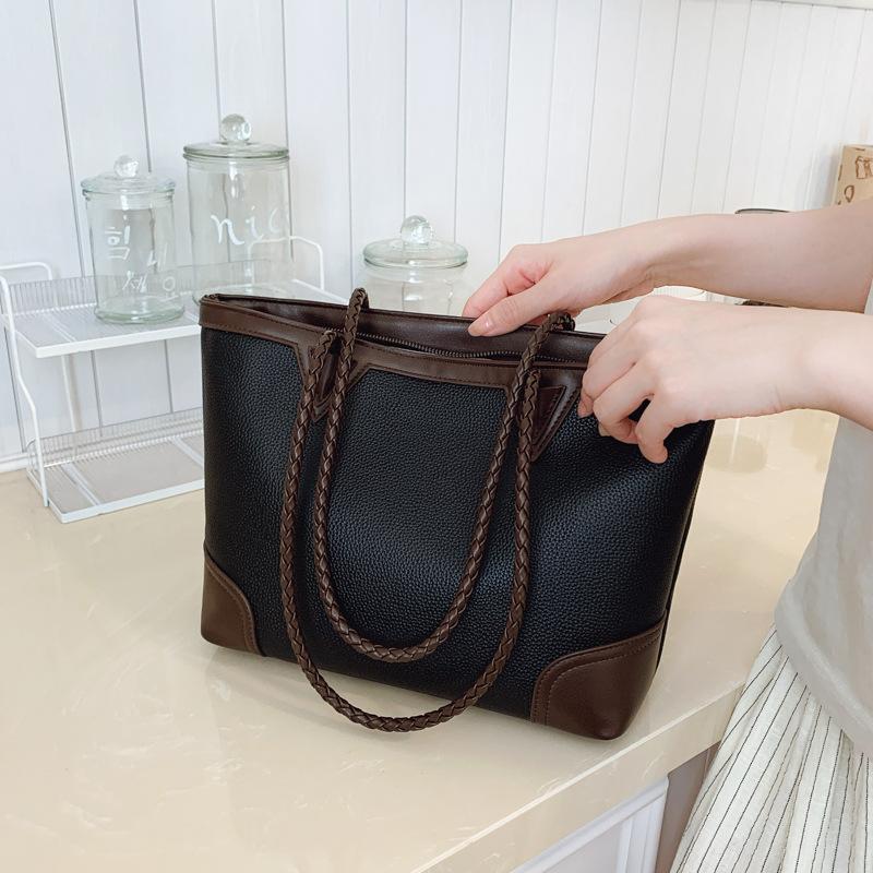 Large-capacity Soft Leather Commuter Tote Bag Women's 2025 New Versatile Hand Carry Women's Bag Simple Shoulder Oblique Span Bag