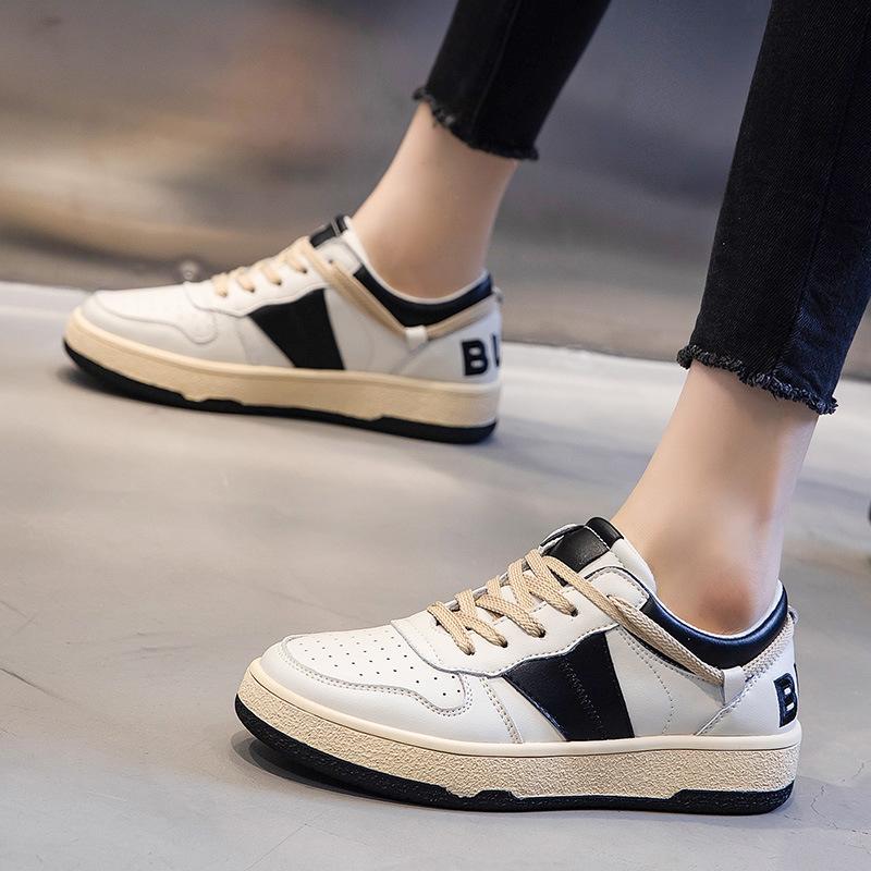 Maßgeschneiderte Paar Leder Deutsche Trainingsschuhe 2025 Frühling neue Einzelschuhe flache Damenschuhe Plateau weiße Schuhe große Größe 44