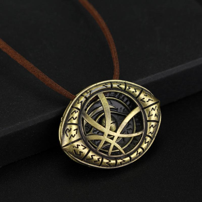 Dr Strange Keychain Eye Of Agamotto Time Gem Metal Pendant Keychain Cosplay Props For Fans Jewelry Charm accessories Gifts