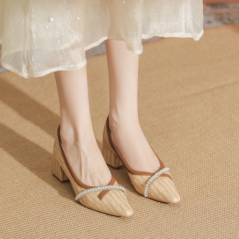 

Туфли с каменным узором на высоком каблуке для женщин, весна и осень, новые модные туфли с жемчужным светлым носом и маленькой квадратной головкой из мягкой кожи для женщин 34 абрикосовый