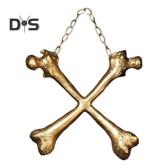 

Готический декор для стен с перекрещенными костями, декор из смоляной цепи и костей для домов Dark Academia, подвесной кулон из черного золота и жуткого камня для коллекционеров костей золотистый