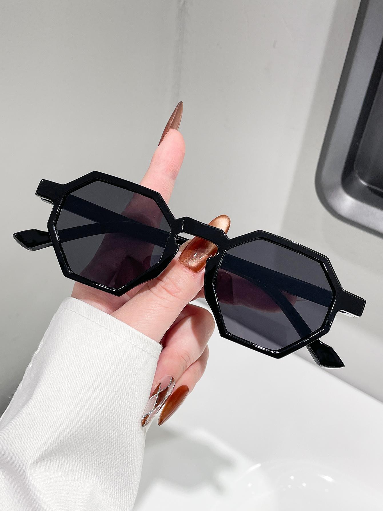 

Retro European And American Style Fashion Glasses Irregular Shape Sharp Corner Design Unisex Suitable for Daily Wear And Driving чорний