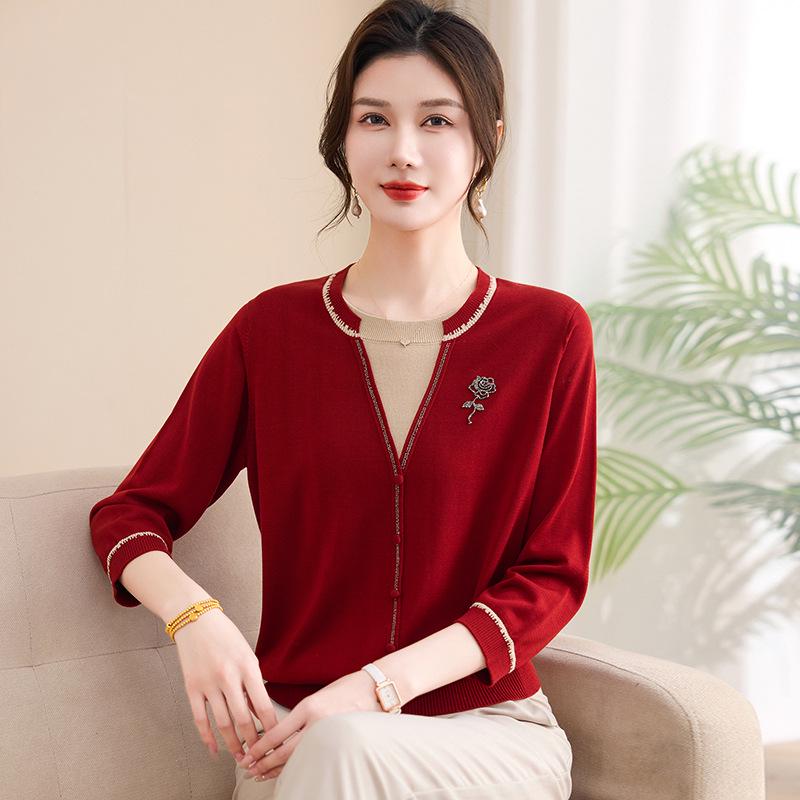Mom's Stylish V-Neck Knit Sweater for Women, Mid Sleeve, Elegant, Slimming Design for Middle-Aged and Elderly