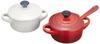 LE CREUSET Kleines Cocotte-Paar mit Löffeln Kirschrot Weiß Hitzebeständig Mikrowellen- und Ofenfest